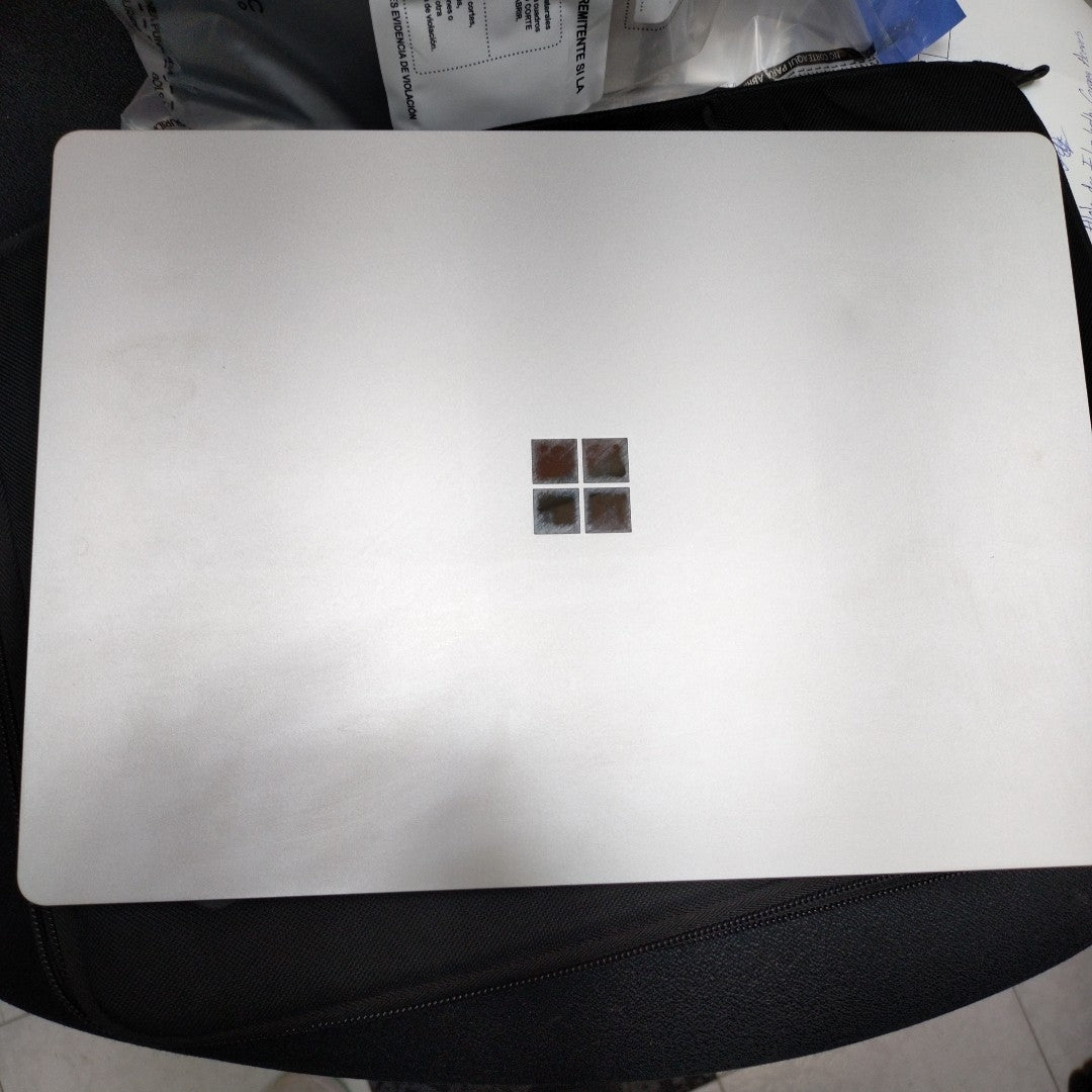 LAPTOP MICROSOFT SURFACE LAPTOP 2095 (2025) 256 GB SSD 16 GB RAM (SEMINUEVO)