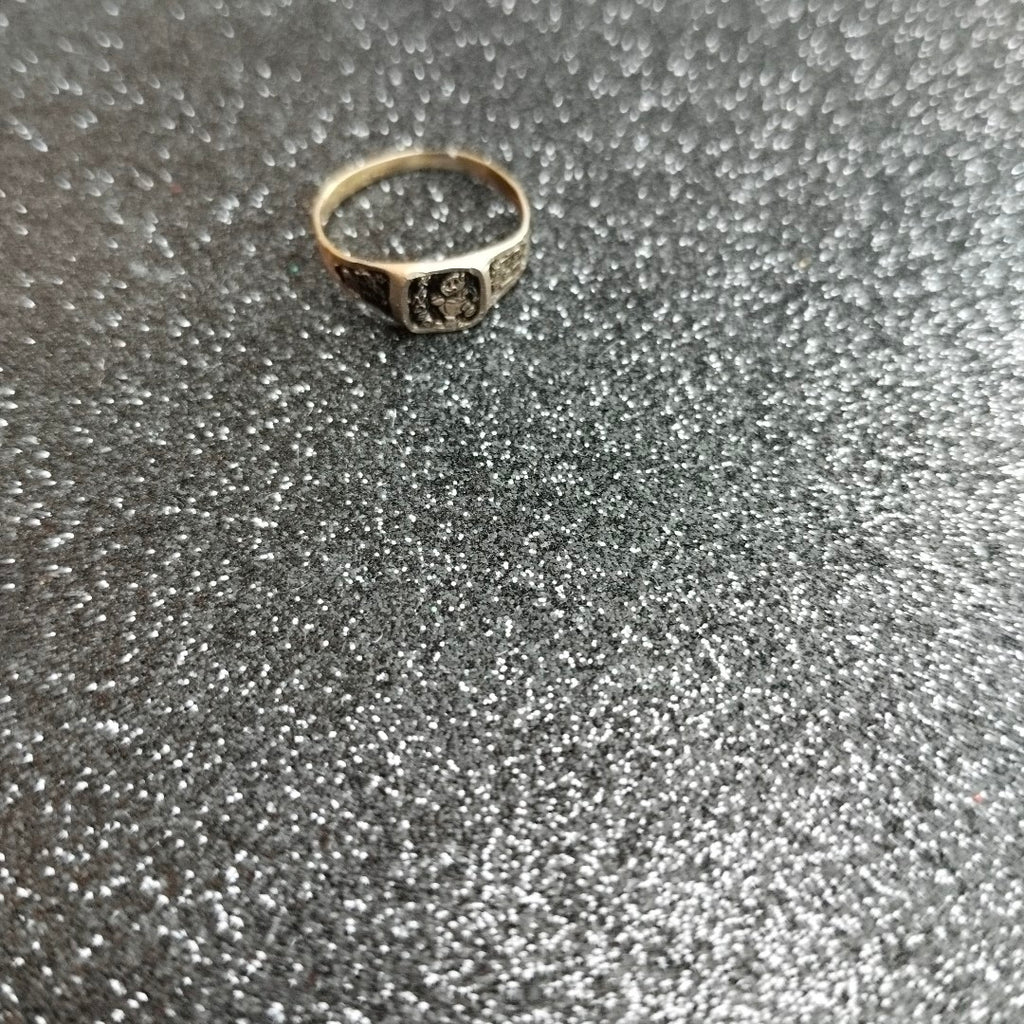 ANILLO DE GRADUACIÓN ORO 8 K 1.2 GRMS (SEMINUEVO)