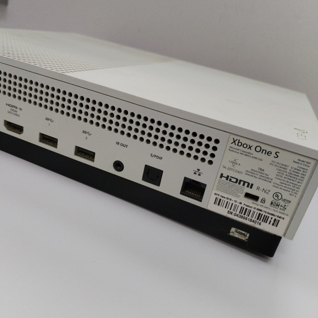 CONSOLA DE VIDEOJUEGO MICROSOFT XBOX ONE S 1 TB (SEMINUEVO)