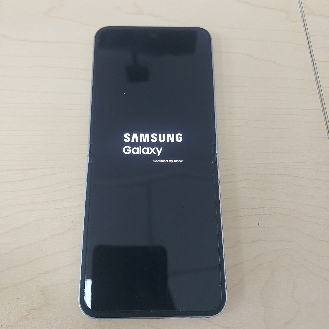 CELULAR SAMSUNG GALAXY Z FLIP6 SM-F741B (2024) 512 GB 12 GB RAM (SEMINUEVO)