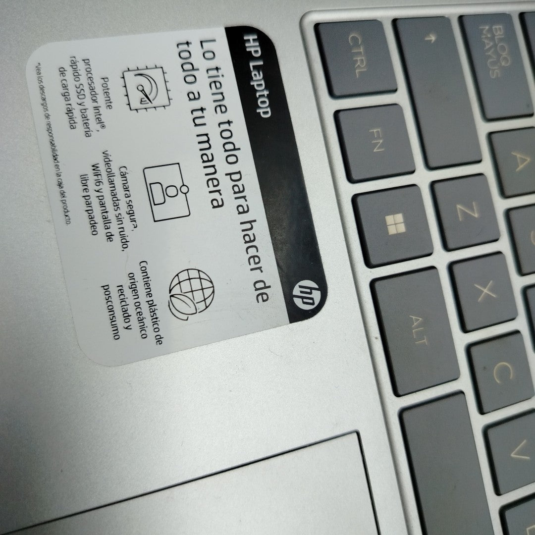 LAPTOP HP 14-EP0000LA (2023) 256 GB SSD 8 GB RAM (SEMINUEVO)