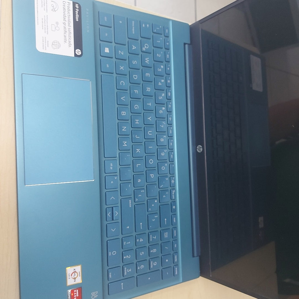 LAPTOP HP PAVILION 15-EH0001LA (2022) 512 GB SSD 8 GB RAM (SEMINUEVO)