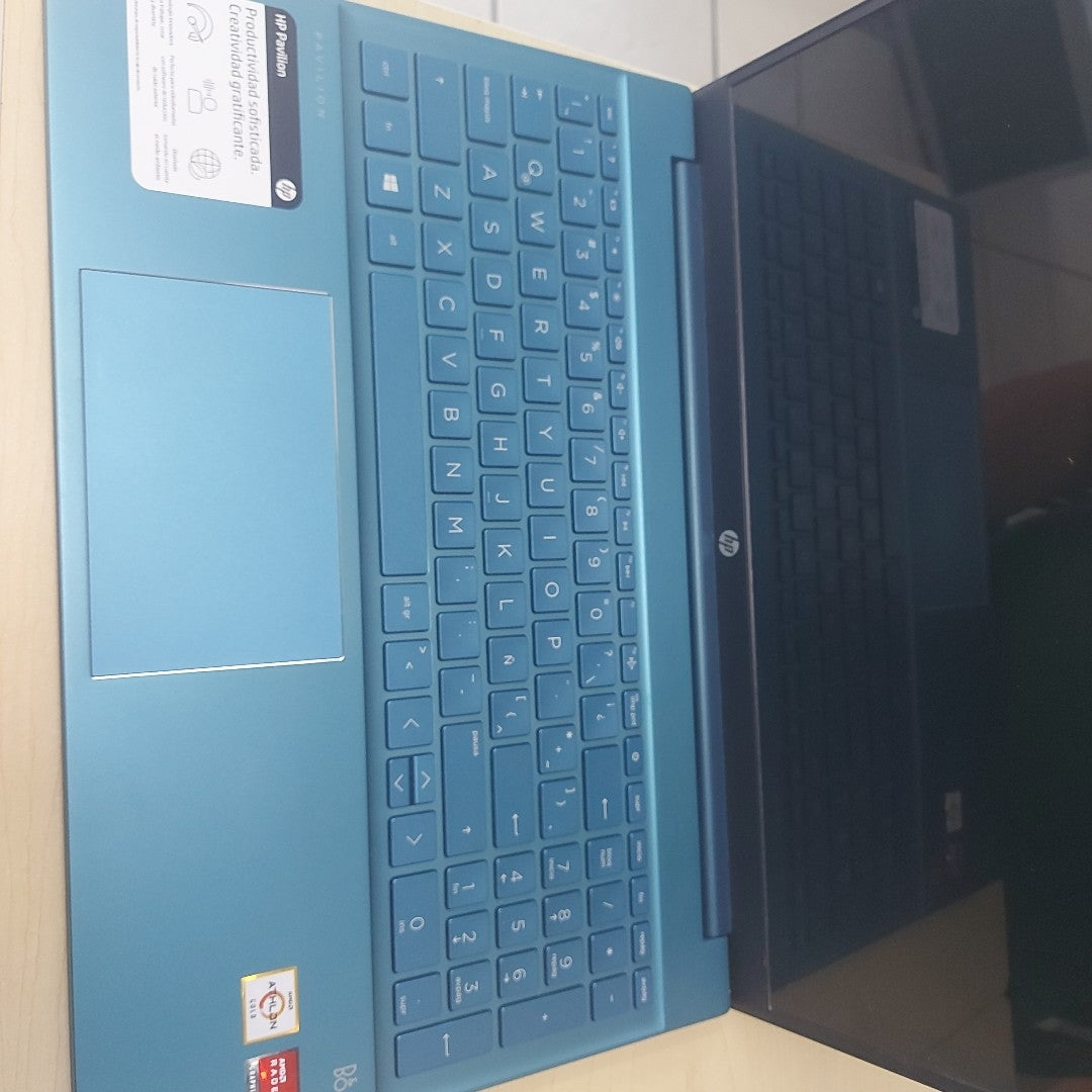 LAPTOP HP PAVILION 15-EH0001LA (2022) 512 GB SSD 8 GB RAM (SEMINUEVO)