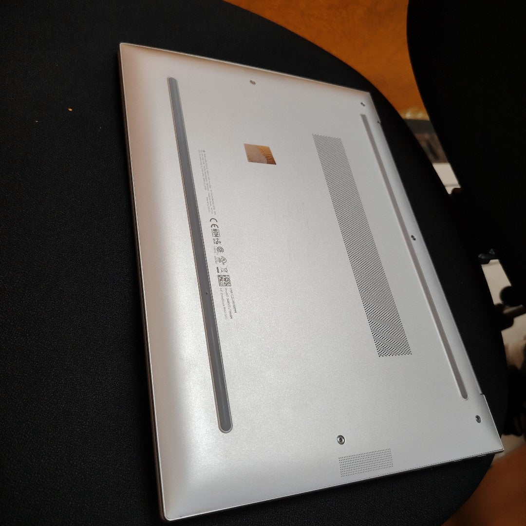 LAPTOP HP ELITEBOOK 840 G10 (2024) 256 GB SSD 16 GB RAM (SEMINUEVO)