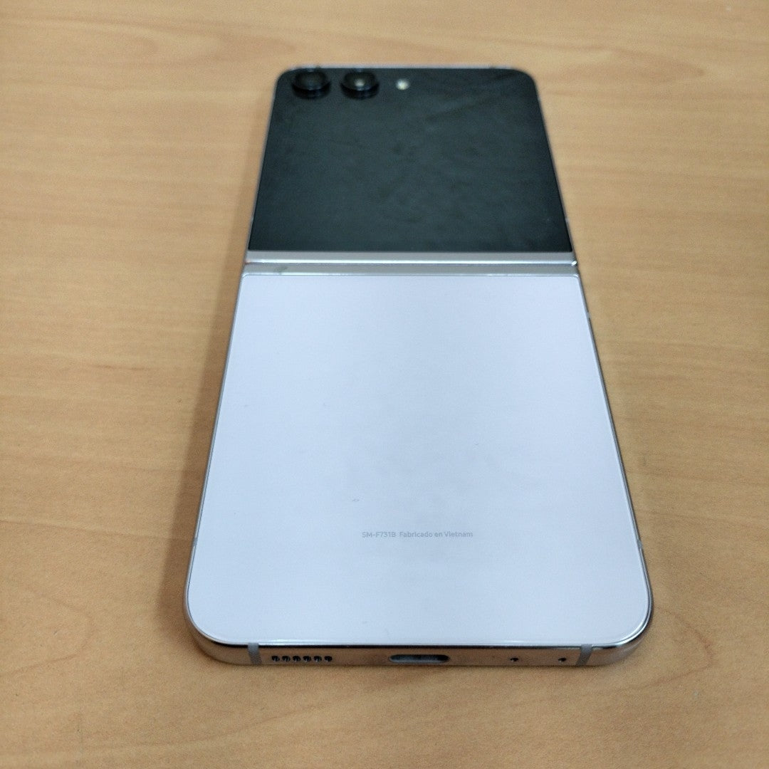 CELULAR SAMSUNG GALAXY Z FLIP 5 SM-F731B (2023) 256 GB 8 GB RAM (SEMINUEVO)