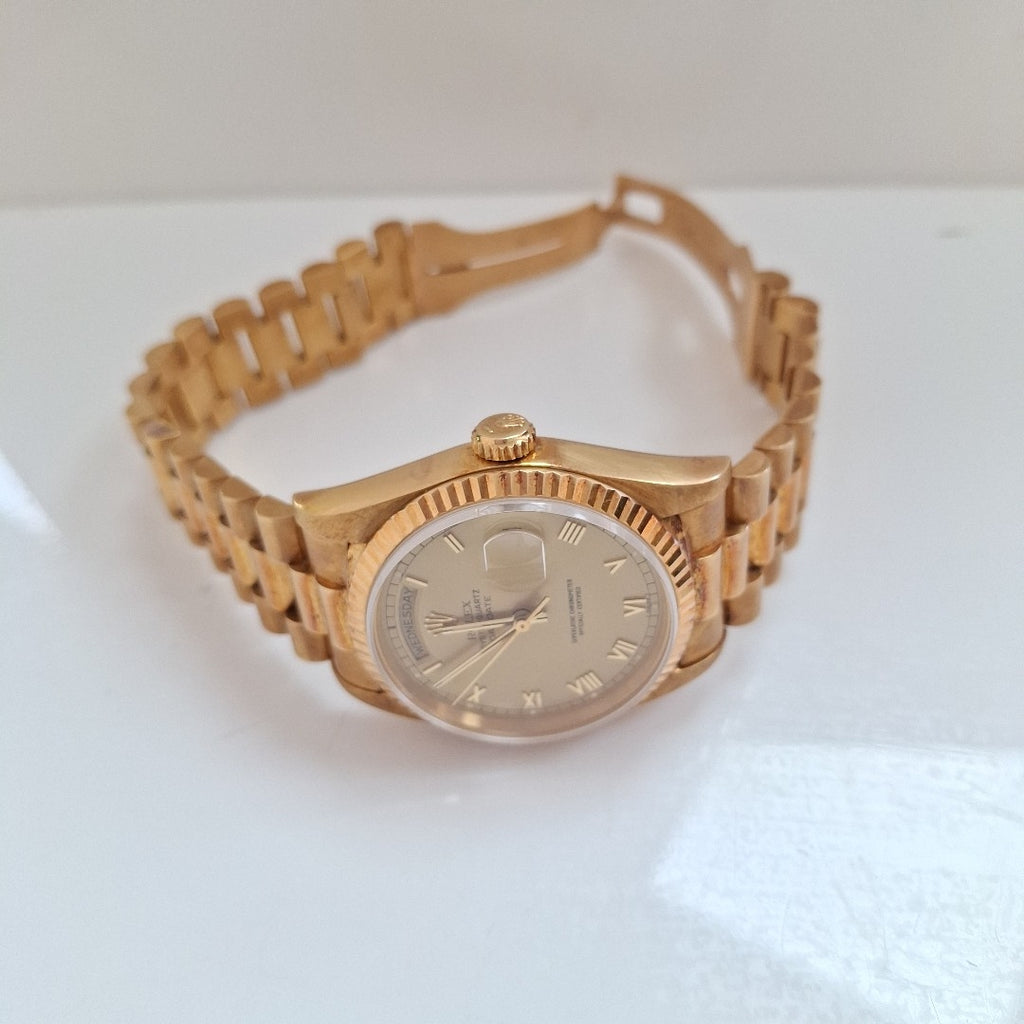 RELOJ CAJA Y PULSO ORO ORO 18 K 136.6 GRMS (SEMINUEVO)