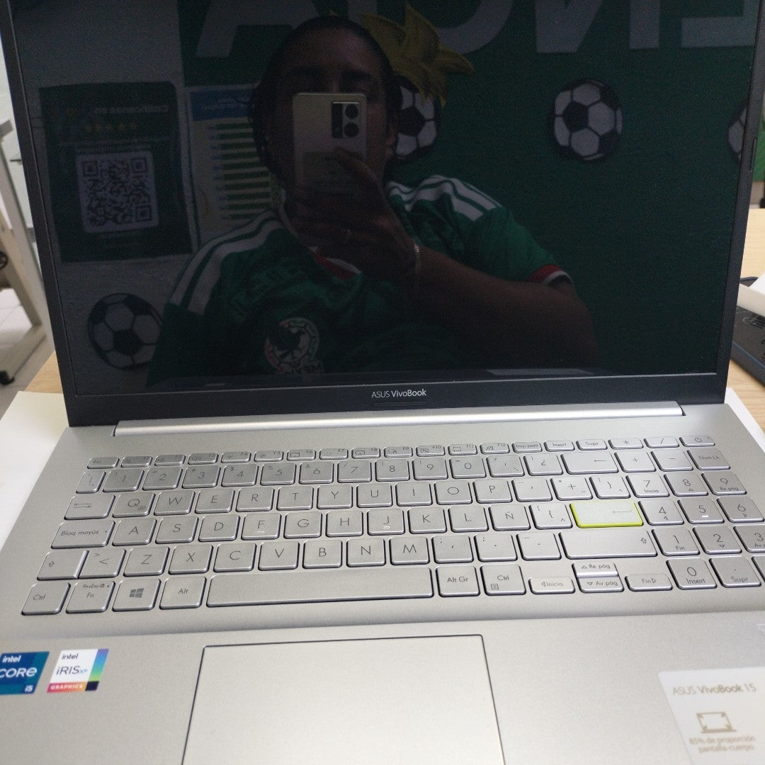 LAPTOP ASUS VIVOBOOK 15 K513EA-I58OLED (2021) 512 GB SSD 8 GB RAM (SEMINUEVO)