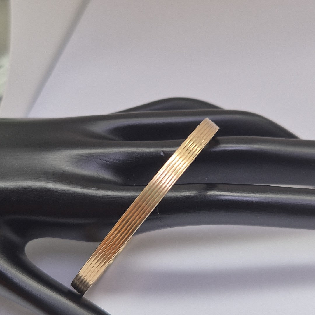 PULSERA RIGIDA ORO 10 K 8,50 GRMS (SEMINUEVO)