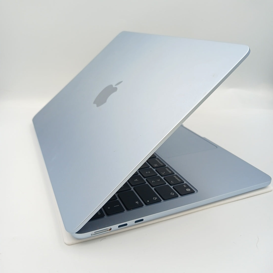 LAPTOP APPLE MACBOOK AIR 13" A3240 (2025) 512 GB SSD 16 GB RAM (SEMINUEVO)