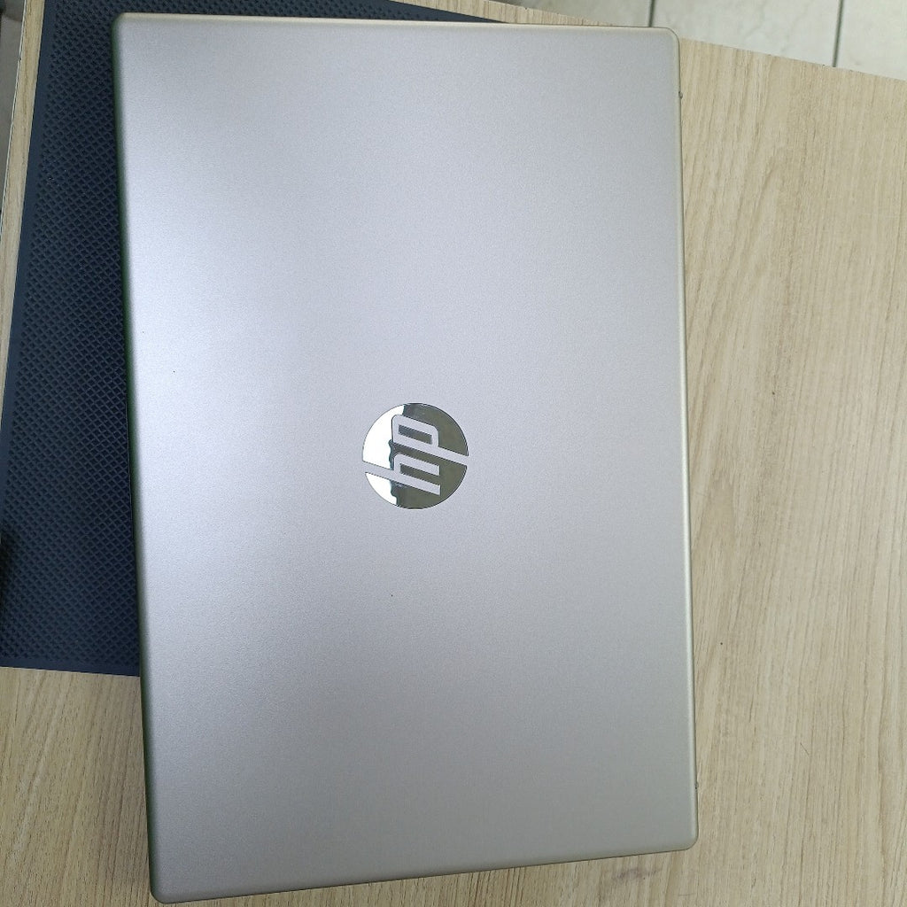 LAPTOP HP 15-FC0069LA (2024) 512 GB SSD 8 GB RAM (SEMINUEVO)