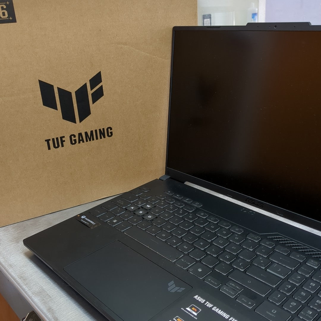 LAPTOP ASUS TUF GAMING F16 FX607VU-RL024W (2025) 512 GB SSD 16 GB RAM (SEMINUEVO)
