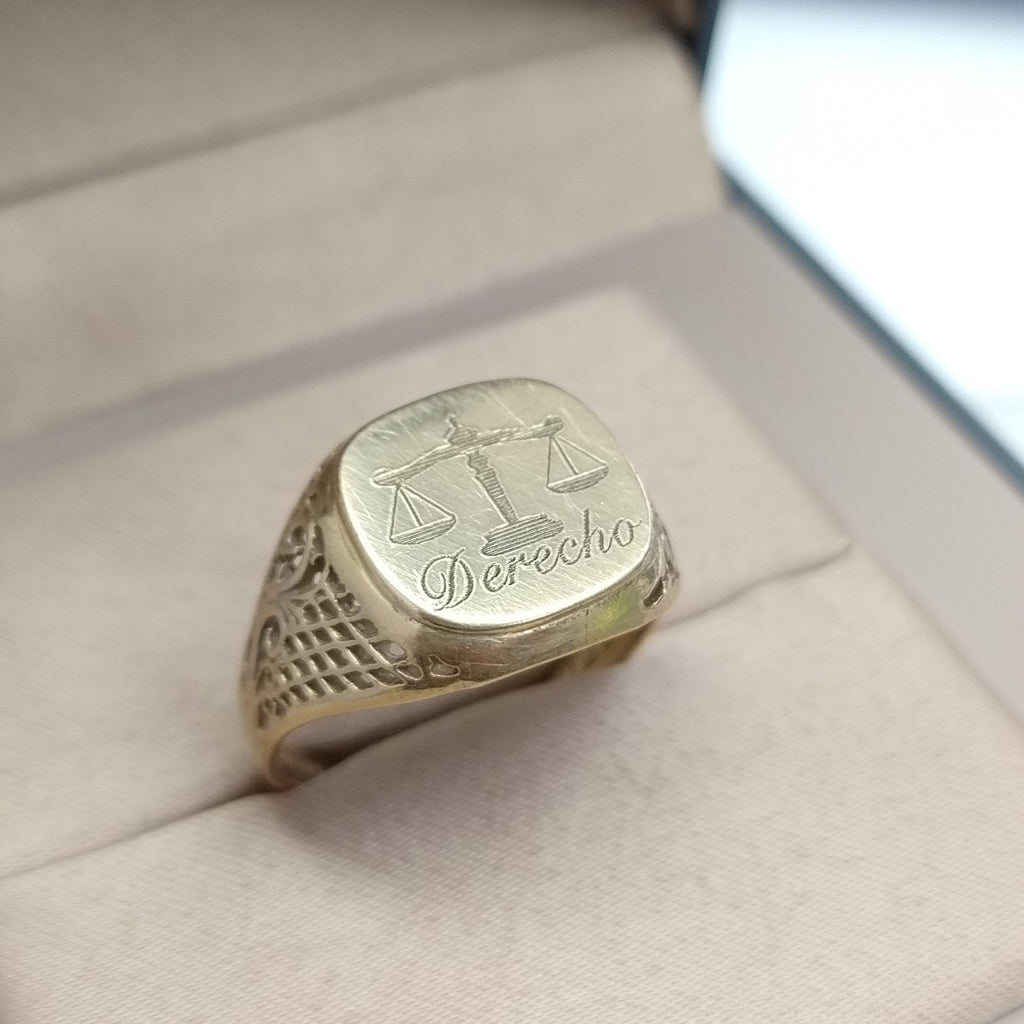 ANILLO DE GRADUACIÓN ORO 10 K 3.9 GRMS (SEMINUEVO)