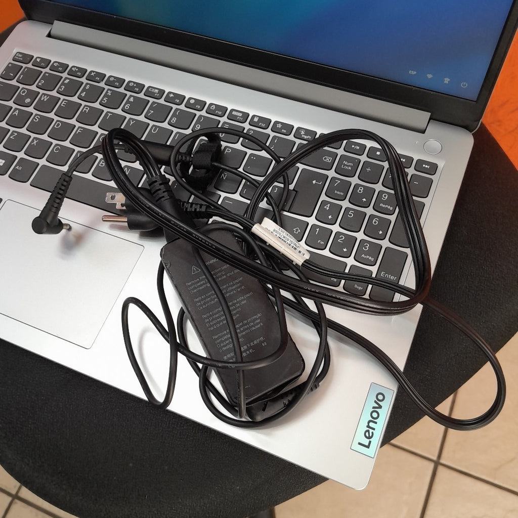 LAPTOP LENOVO IDEAPAD 1 15IGL7 (2024) 256 GB SSD 8 GB RAM (SEMINUEVO)