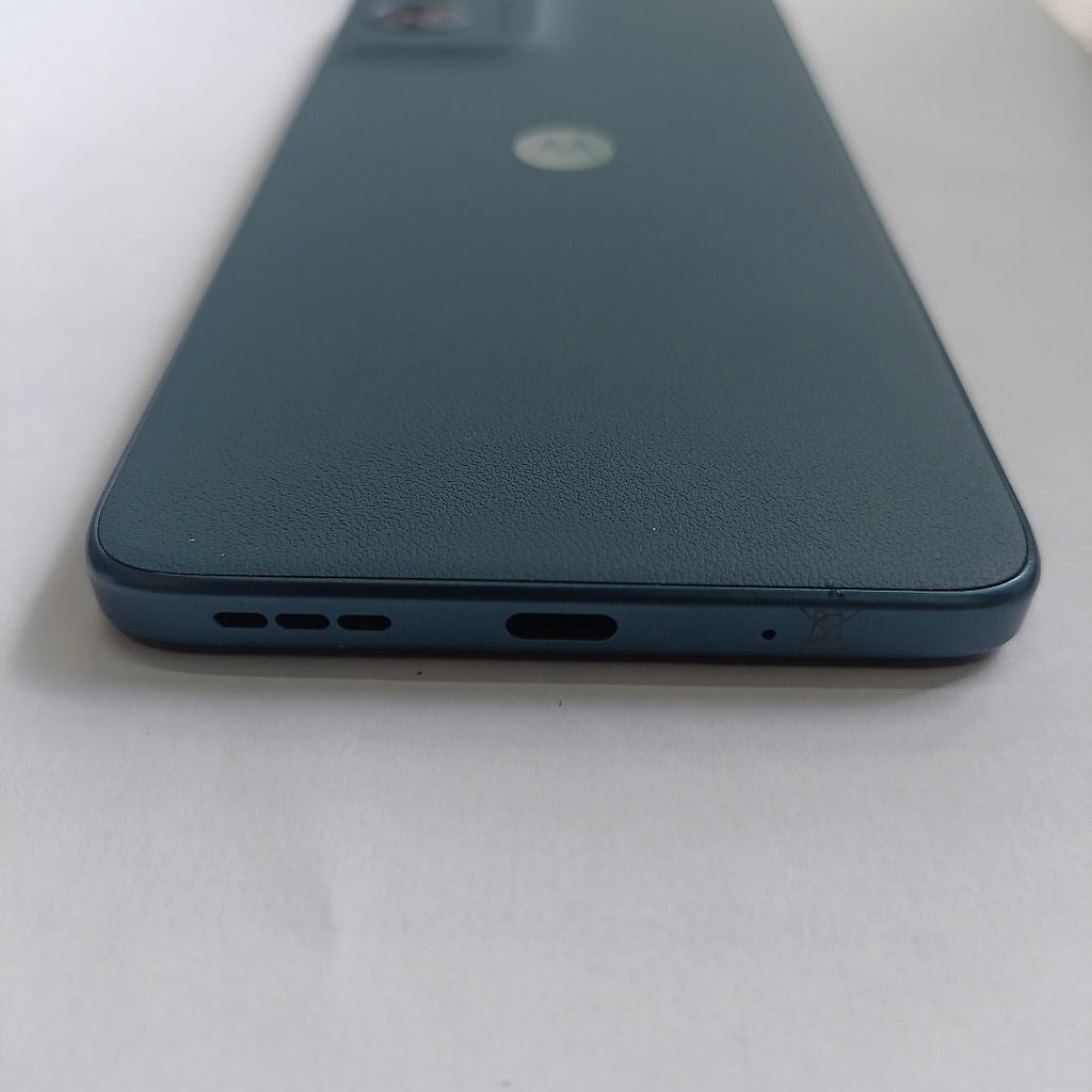 CELULAR MOTOROLA MOTO G06 XT2535-2 (2025) 256 GB 4 GB RAM (SEMINUEVO)