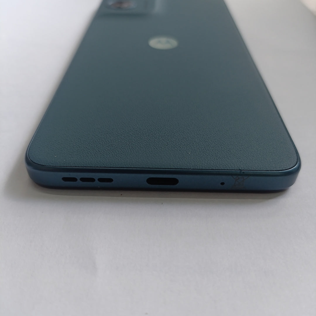 CELULAR MOTOROLA MOTO G06 XT2535-2 (2025) 256 GB 4 GB RAM (SEMINUEVO)