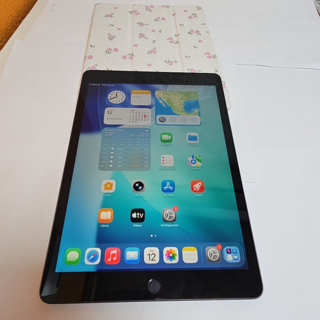 TABLETA APPLE IPAD 9 A2602 256 GB 3 GB RAM (SEMINUEVO)