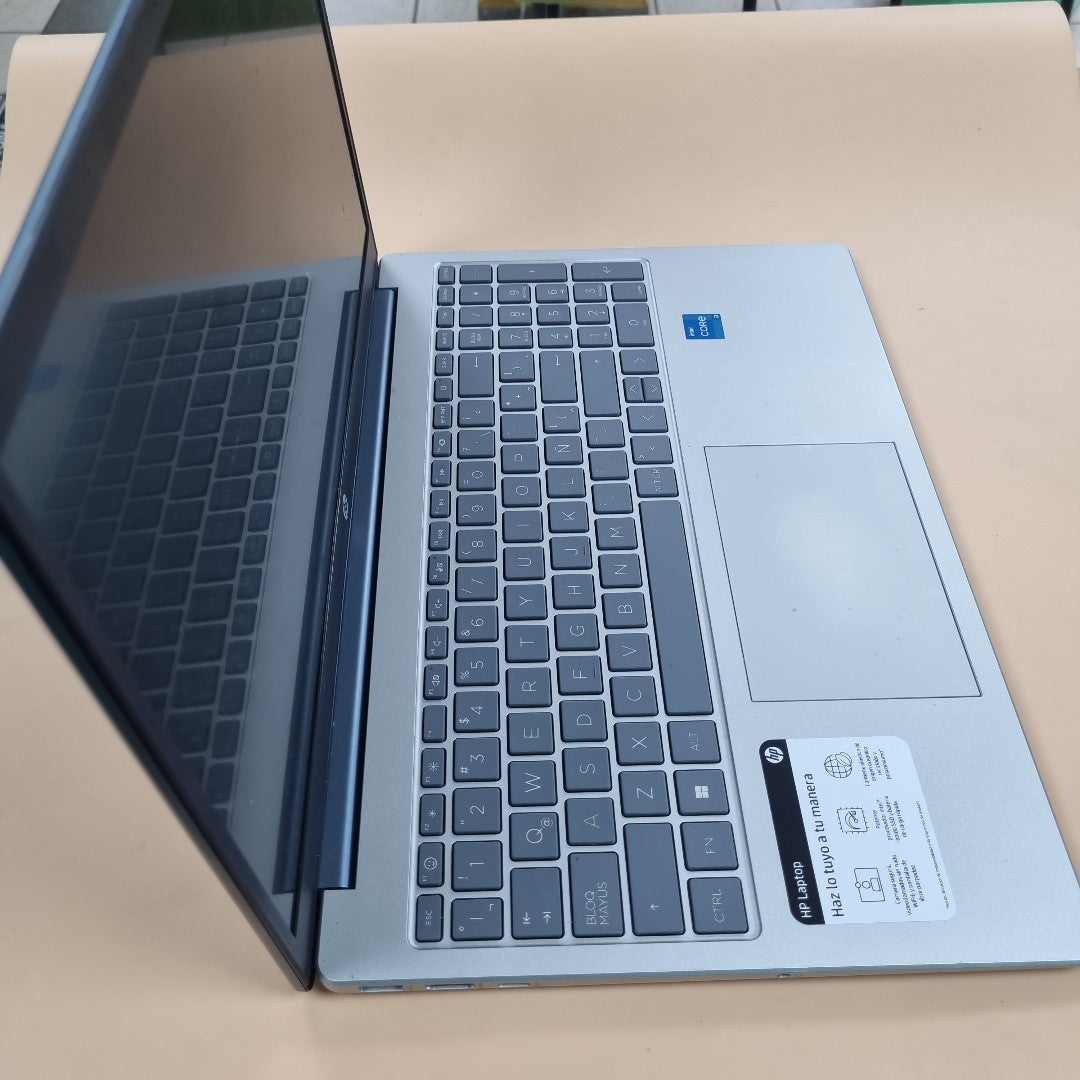 LAPTOP HP 15-FD0026LA (2024) 512 GB SSD 8 GB RAM (SEMINUEVO)