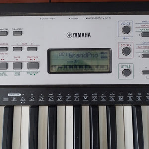 TECLADO YAMAHA YPT-270 61 TECLAS PANTALLA LCD (SEMINUEVO)