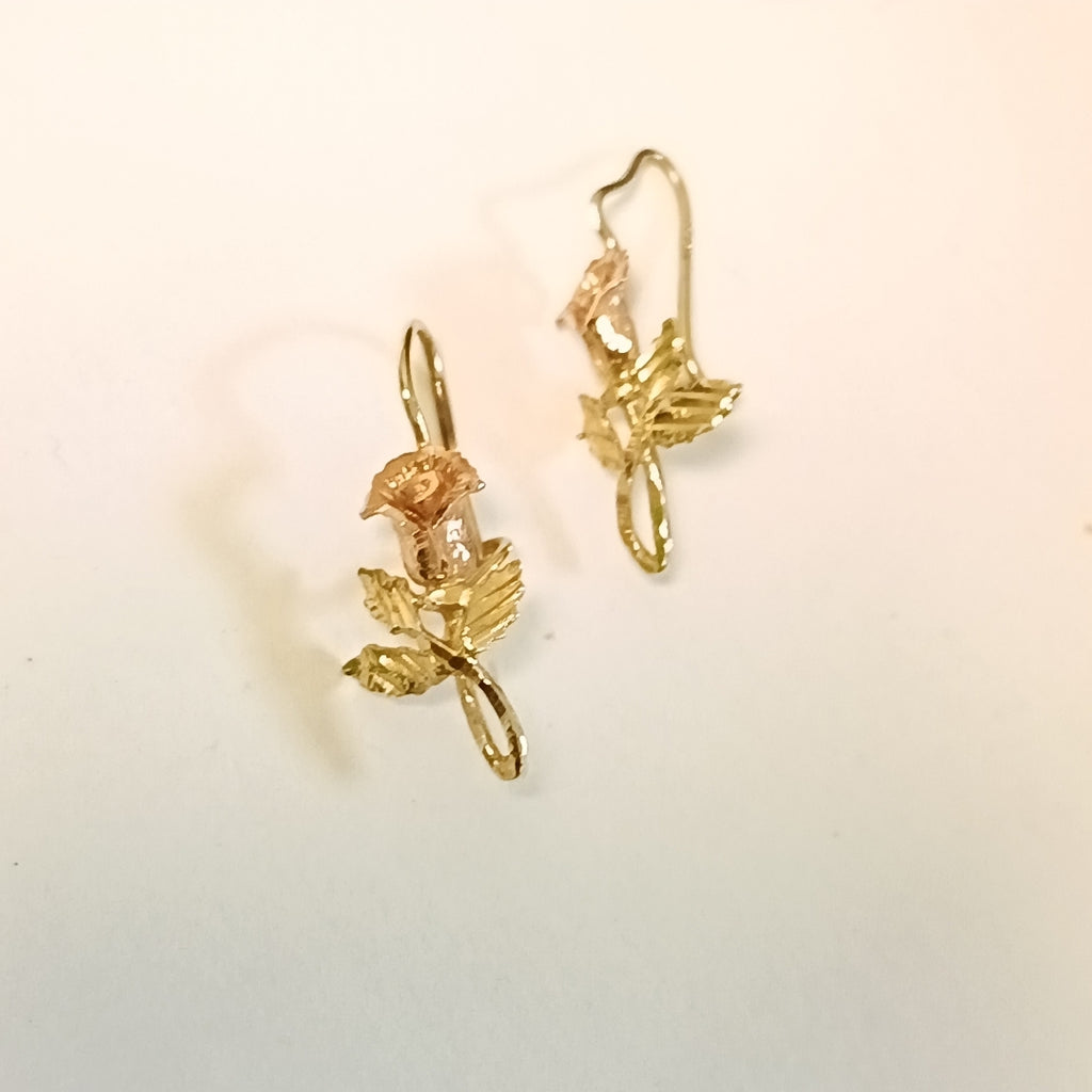 ARETES PAR ORO COMBINADO 14 K 1.7 GRMS (SEMINUEVO)