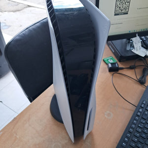 CONSOLA DE VIDEOJUEGO SONY PS5 825 SSD (SEMINUEVO)