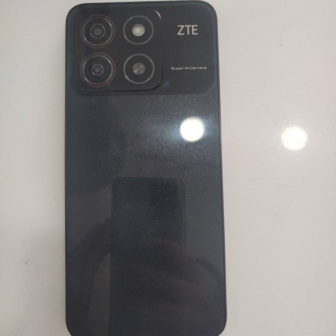 CELULAR ZTE BLADE A35 Z2453 (2024) 64 GB 4 GB RAM (SEMINUEVO)