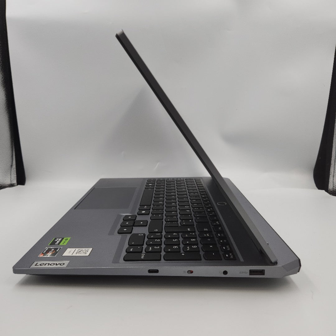 LAPTOP LENOVO LOQ 15ARP9 (2024) 512 GB SSD 8 GB RAM (SEMINUEVO)