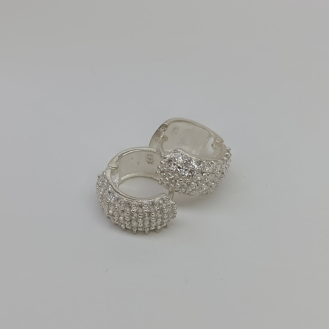 HUGGIES C/CIRCONIAS PLATA .925 5.4 GR (NUEVO)