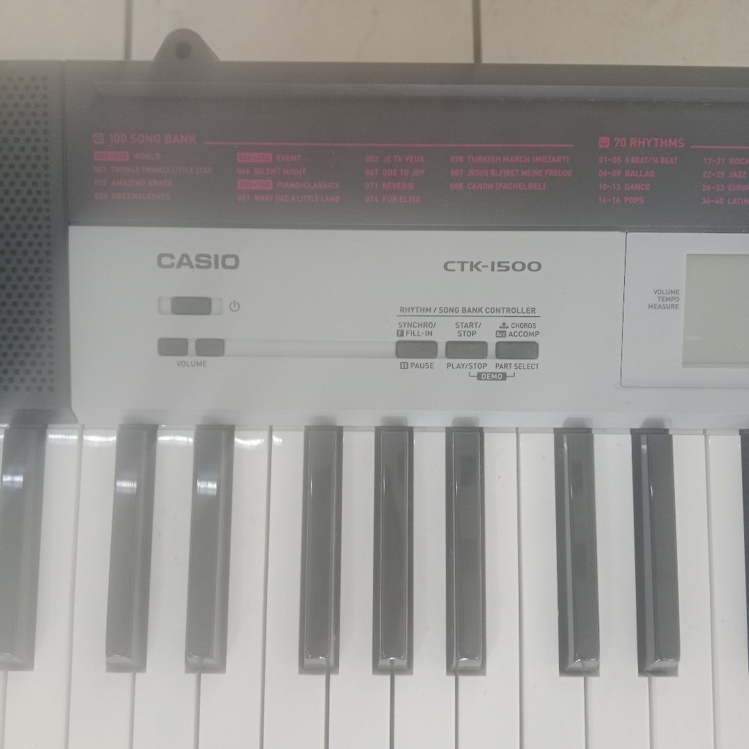 TECLADO CASIO CTK-1500 61 TECLAS PANTALLA LCD (SEMINUEVO)