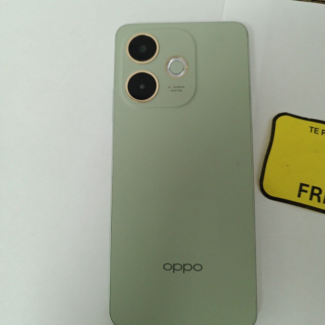 CELULAR OPPO A5 PRO CPH2711 (2025) 256 GB 8 GB RAM (SEMINUEVO)