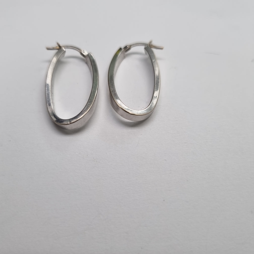ARRACADAS PAR ORO BLANCO 14 K 1.9 GRMS (SEMINUEVO)