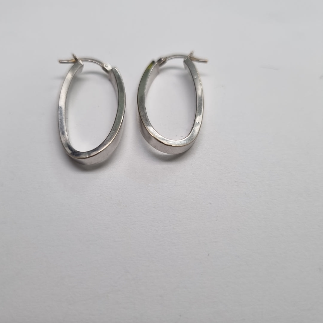 ARRACADAS PAR ORO BLANCO 14 K 1.9 GRMS (SEMINUEVO)