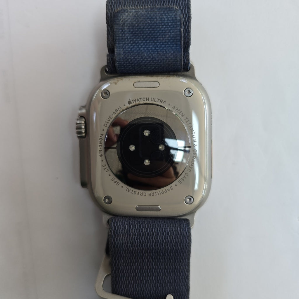 SMARTWATCH APPLE ULTRA TITANIO A2622 49 MM GPS + CELULAR (SEMINUEVO)