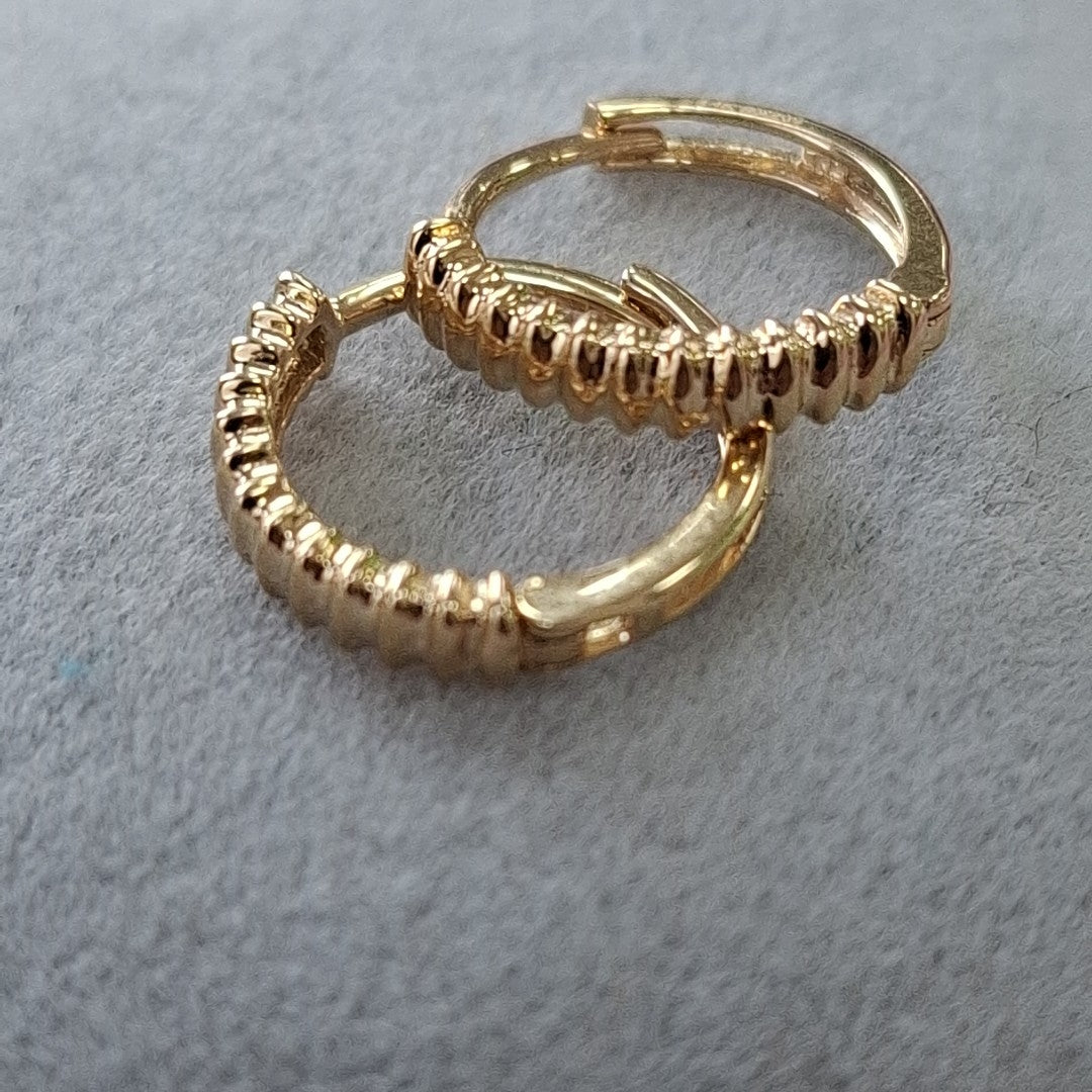 HUGGIES ORO 14K 1.2 (NUEVO)