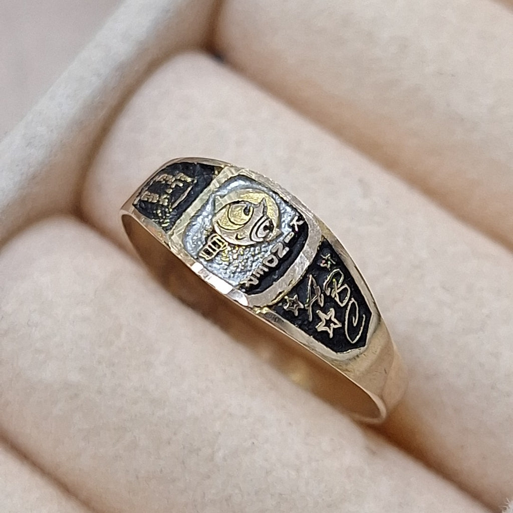 ANILLO DE GRADUACIÓN ORO 8 K 0.8 GRMS (SEMINUEVO)