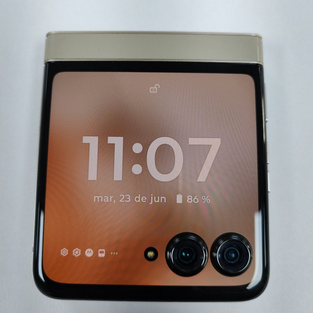 CELULAR MOTOROLA RAZR 50 5G XT2453-1 512 GB 12 GB RAM (SEMINUEVO)