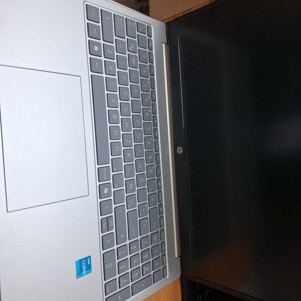 LAPTOP HP 15-FD0236LA (2025) 512 GB SSD 8 GB RAM (SEMINUEVO)