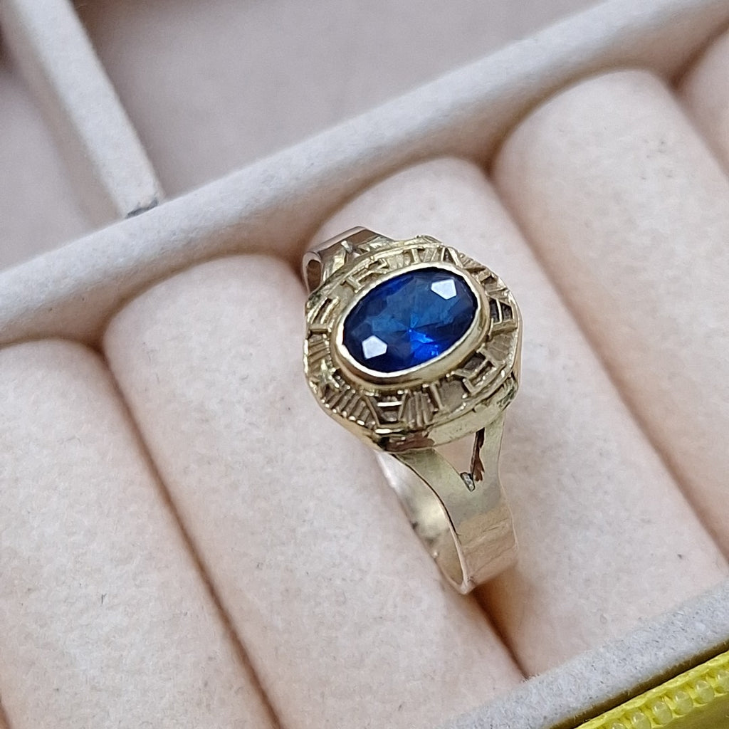 ANILLO DE GRADUACIÓN ORO 8 K 2,00 GRMS (SEMINUEVO)
