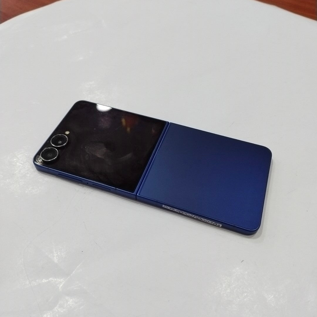CELULAR SAMSUNG GALAXY Z FLIP 7 SM-F766B (2025) 512 GB 12 GB RAM (SEMINUEVO)
