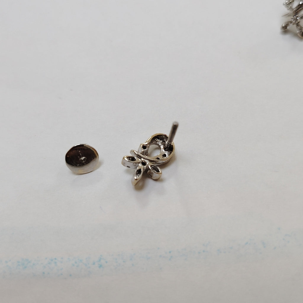 ARETES PAR ORO BLANCO 18 K 3,40 GRMS (SEMINUEVO)