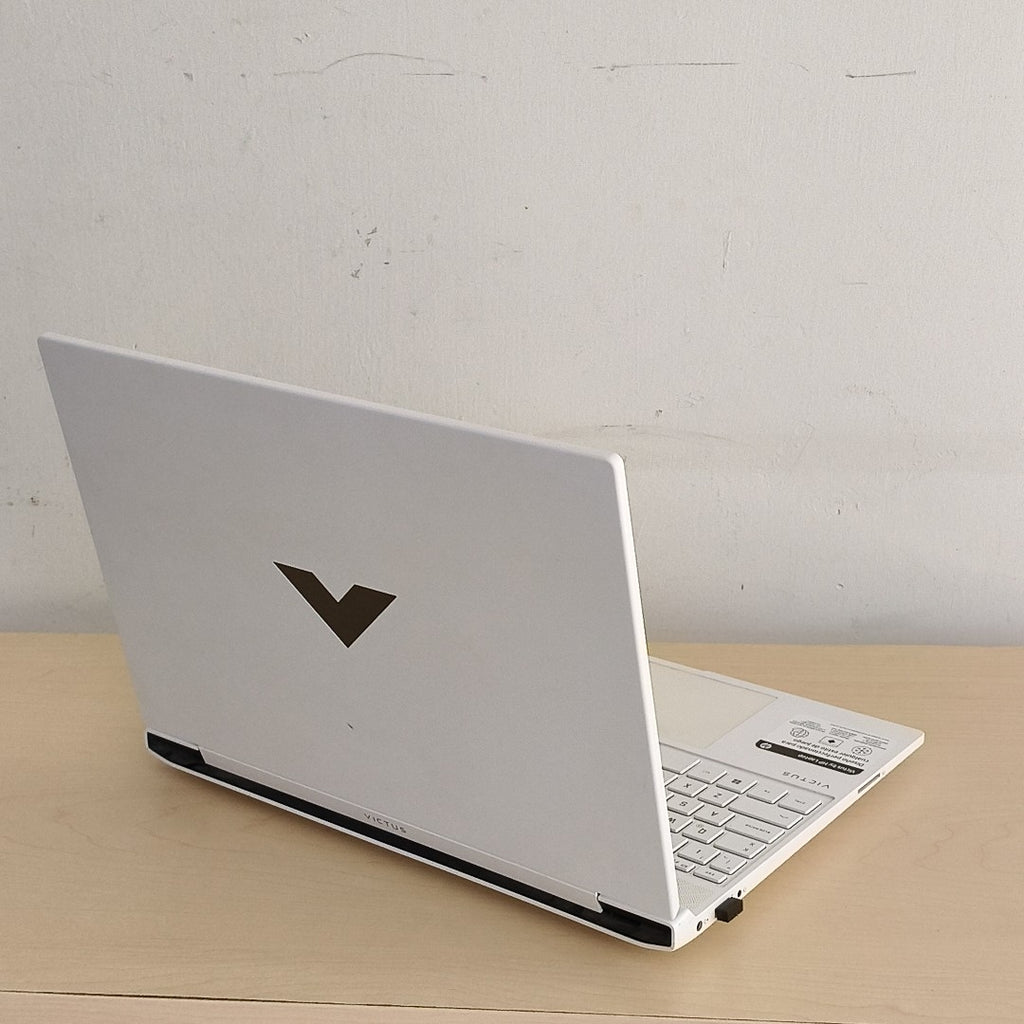 LAPTOP HP VICTUS 15-FB0106LA (2023) 256 GB SSD 8 GB RAM (SEMINUEVO)
