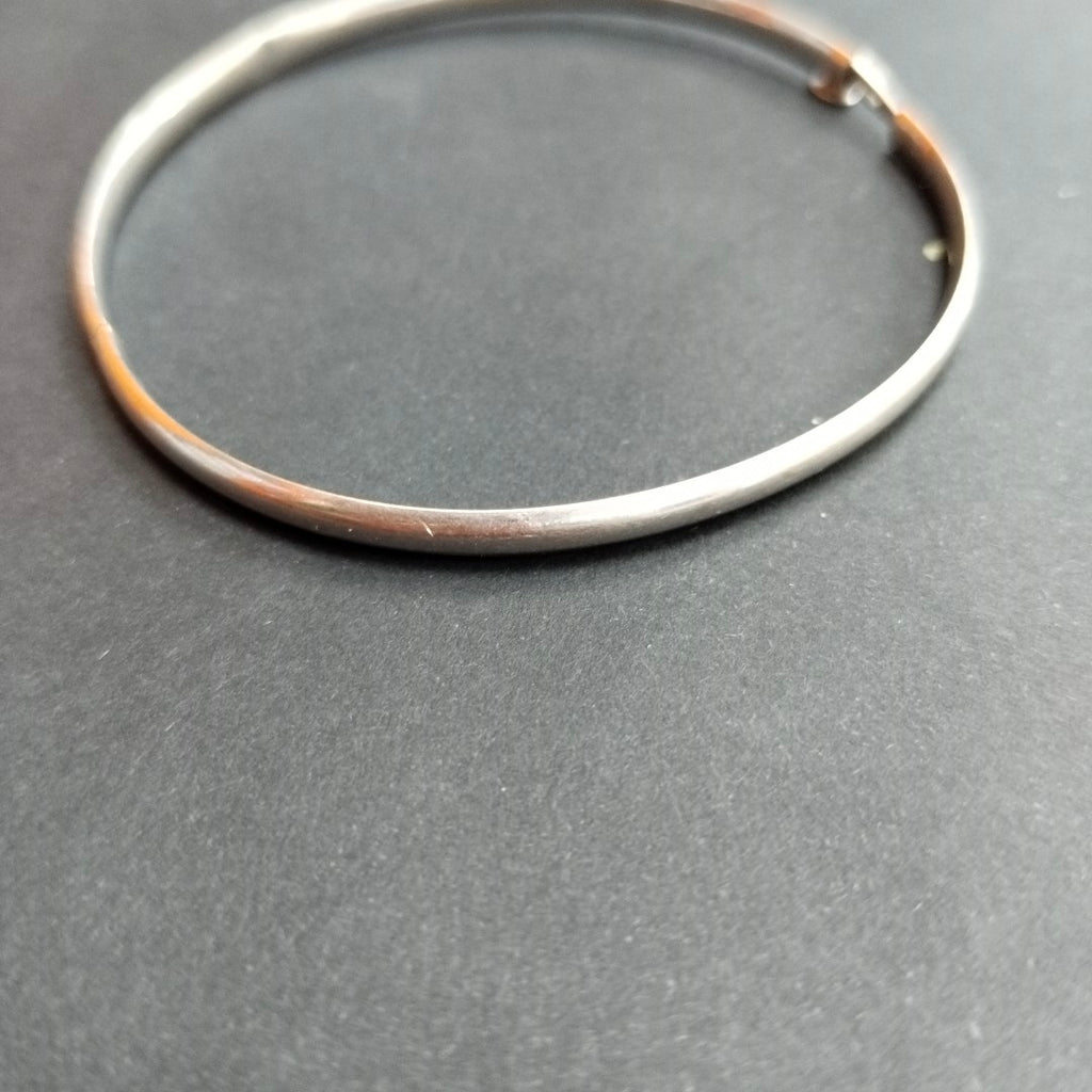 PULSERA RIGIDA ORO BLANCO 14 K 3,80 GRMS (SEMINUEVO)