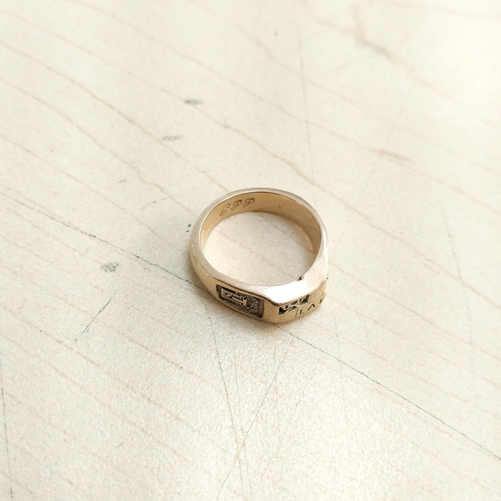 ANILLO DE GRADUACIÓN ORO 8 K 7.4 GRMS (SEMINUEVO)