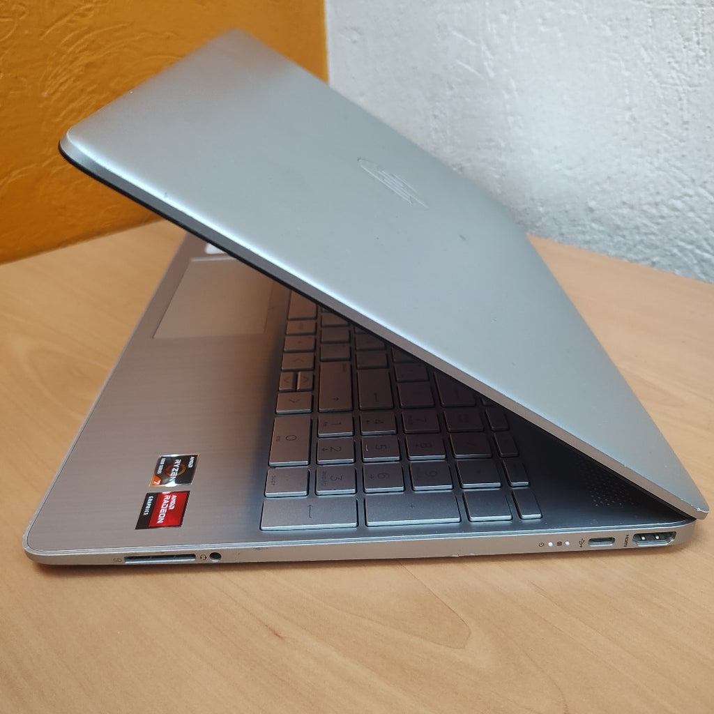 LAPTOP HP 15-EF2526LA (2024) 512 GB SSD 12 GB RAM (SEMINUEVO)