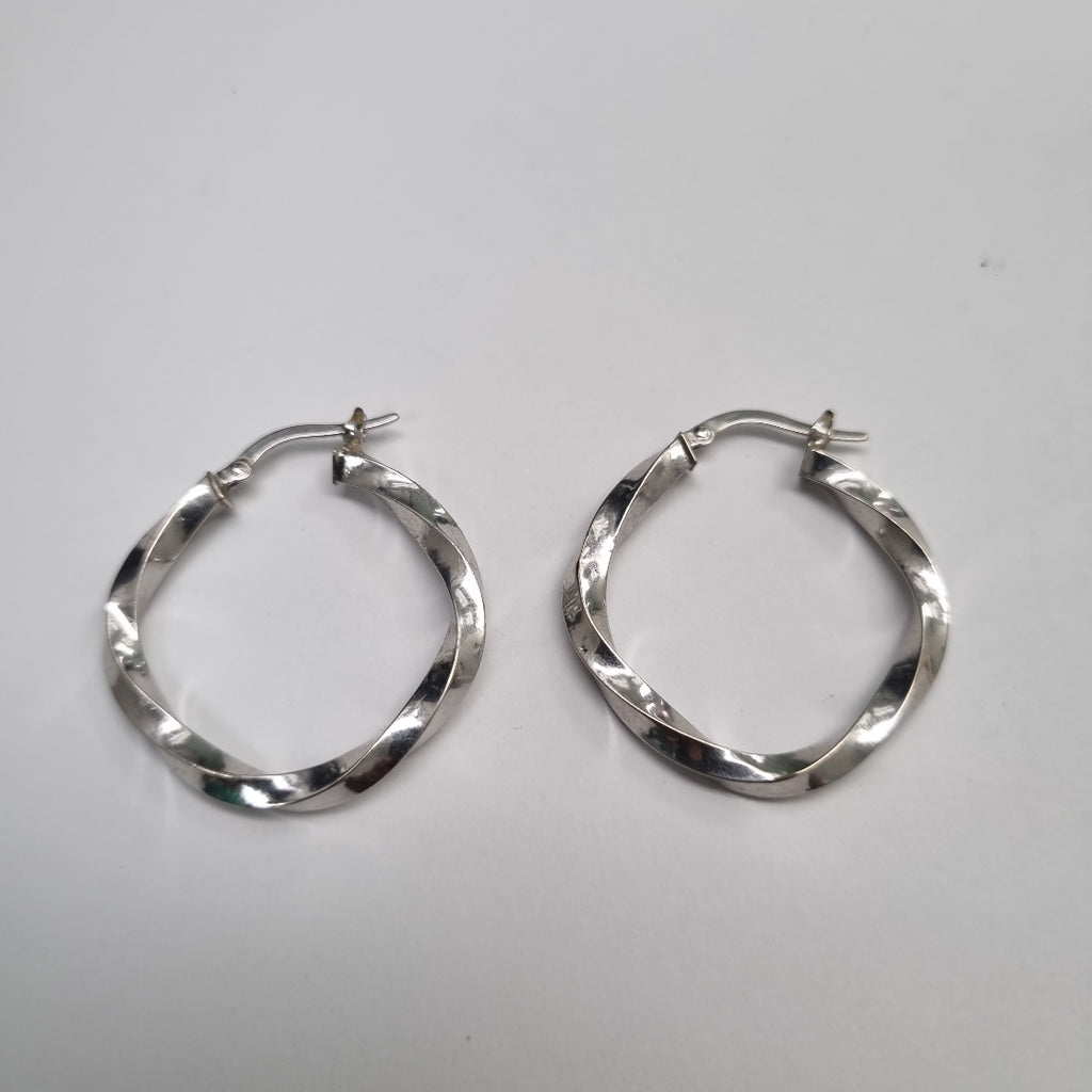 ARRACADAS PAR ORO BLANCO 10 K 2 GRMS (SEMINUEVO)