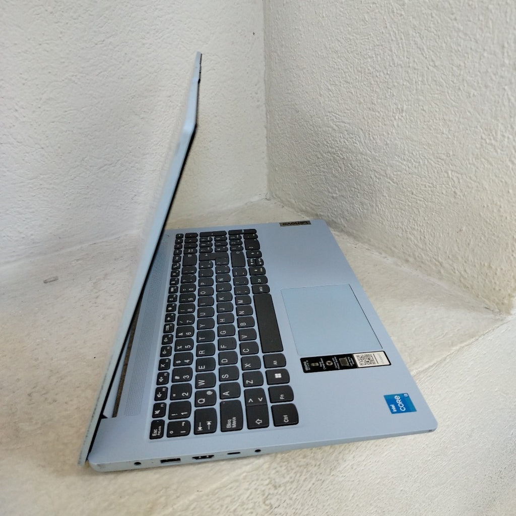 LAPTOP LENOVO IDEAPAD SLIM 3 15IAN8 (2025) 256 GB SSD 8 GB RAM (SEMINUEVO)