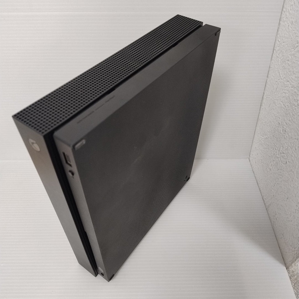 CONSOLA DE VIDEOJUEGO MICROSOFT XBOX ONE X 1 TB (SEMINUEVO)