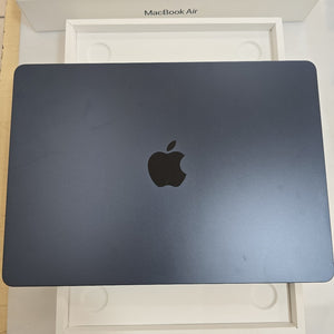 LAPTOP APPLE MACBOOK AIR 13" A3240 (2025) 256 GB SSD 16 GB RAM (SEMINUEVO)