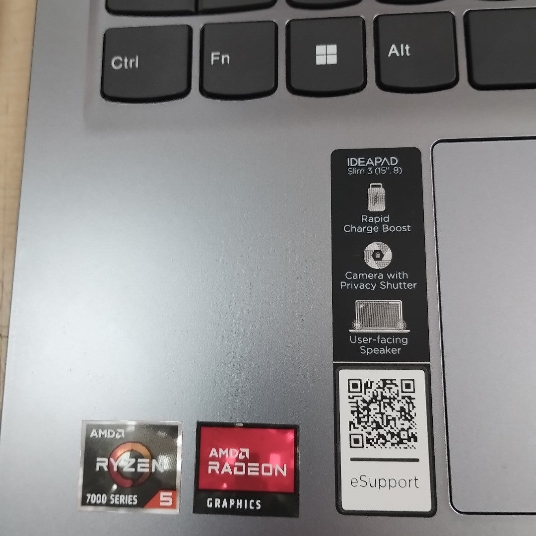 LAPTOP LENOVO IDEAPAD SLIM 3 15AMN8 (2025) 512 GB SSD 8 GB RAM (SEMINUEVO)