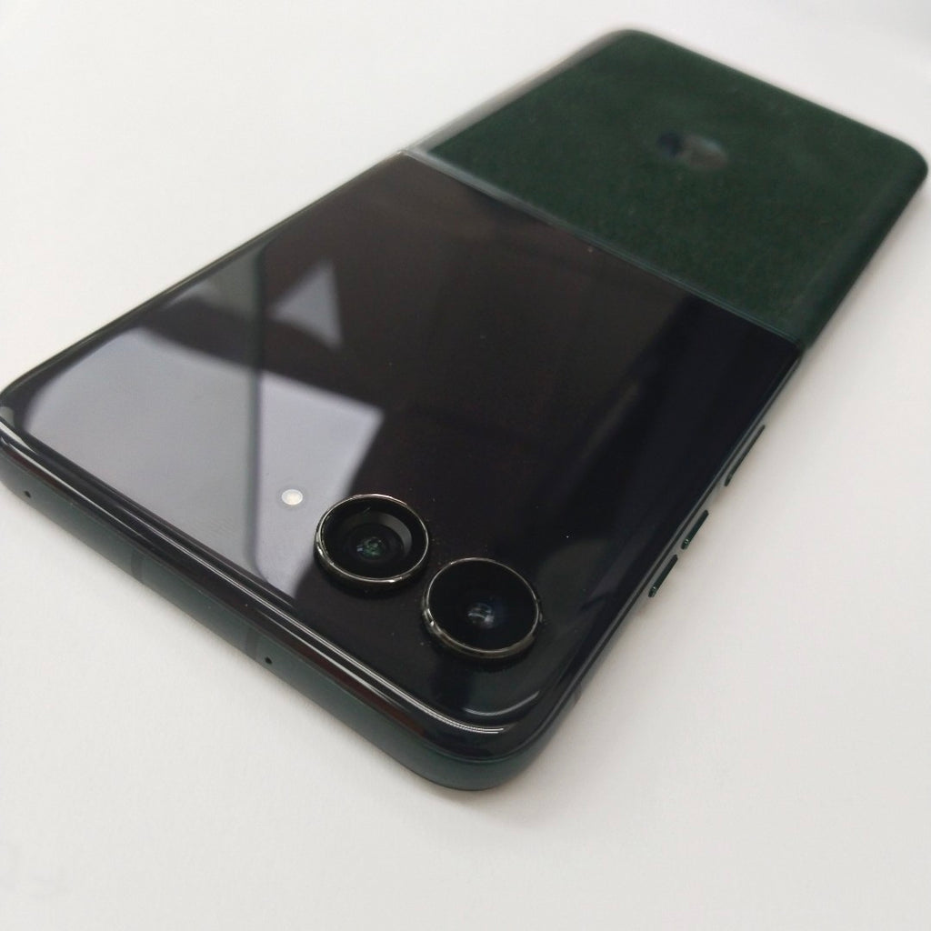 CELULAR MOTOROLA MOTO RAZR 60 ULTRA XT2551-6 (2025) 1 TB 16 GB RAM (SEMINUEVO)