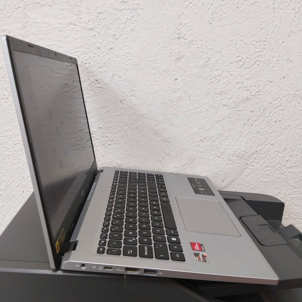 LAPTOP ACER ASPIRE 3 A315-24P-R625 (2023) 512 GB SSD 8 GB RAM (SEMINUEVO)